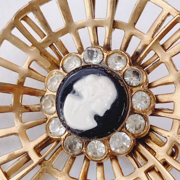 VTG Signed Coro Cameo Brooch Mid Century Gold Tone Openwork Rhinestone Pin 1950s - Picture 3 of 8